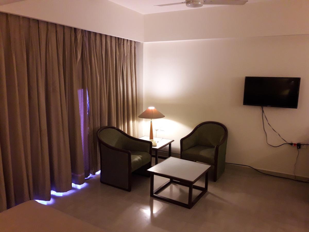 Hotel Bluehill Bhavnagar Exterior foto