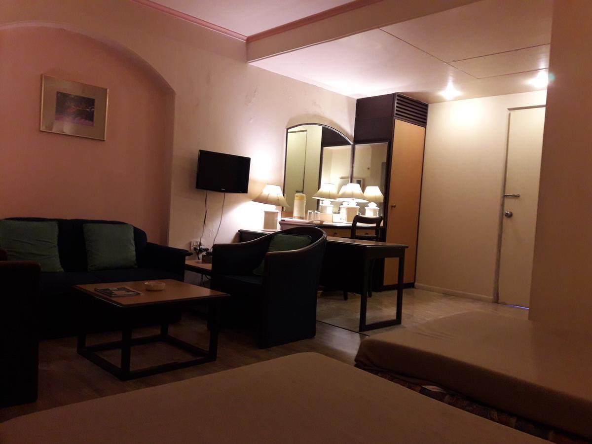 Hotel Bluehill Bhavnagar Exterior foto